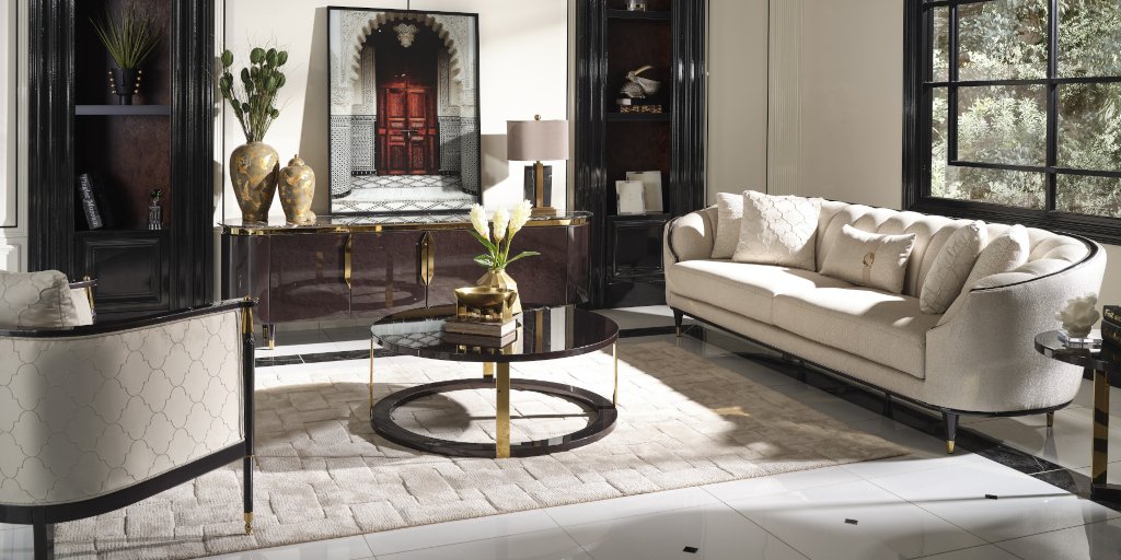 Eleganckie meble do salonu z kolekcji Braga - czarno - złota szafka rtv, jasna sofa i fotel